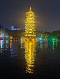 เจดีย์เงินและเจดีย์ทอง(Sun and Moon Pagodas, 日月双塔)
