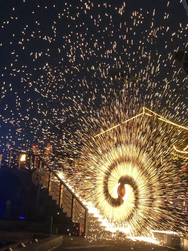 Chongqing Hong'en Temple Night Views & Iron Flower Performance