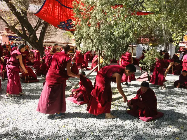 內地旅遊｜拉薩必遊：在色拉寺觀賞一場辯經