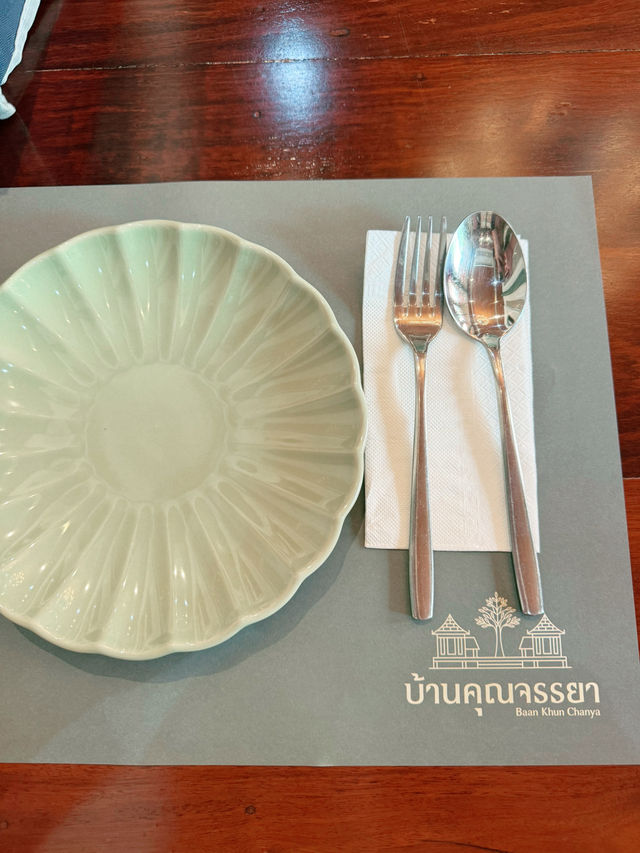 กุ้งแม่น้ำทอดเกลืออร่อยมากและราคาไม่แพงด้วย