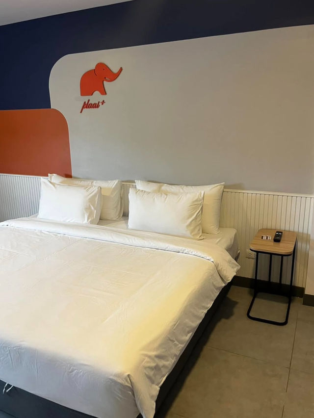 PLAAI Plus Hotel, Bowin