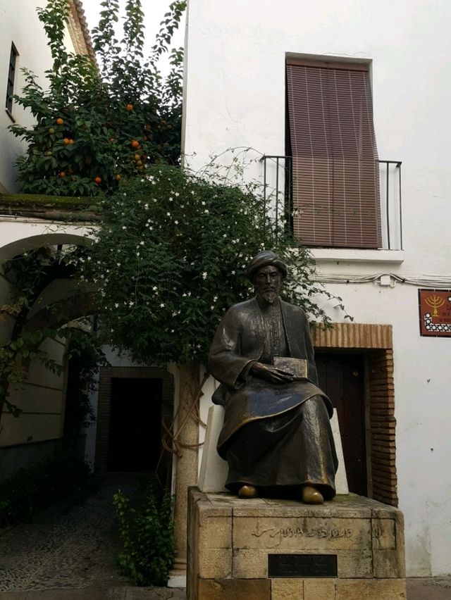 Statue of Maimonides