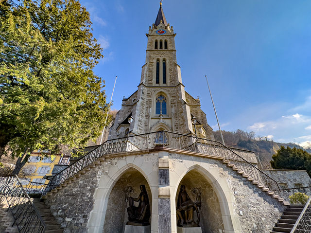 【静かな時間を過ごせる場所】ファドゥーツ大聖堂（Vaduz Cathedral）⛪🕊️