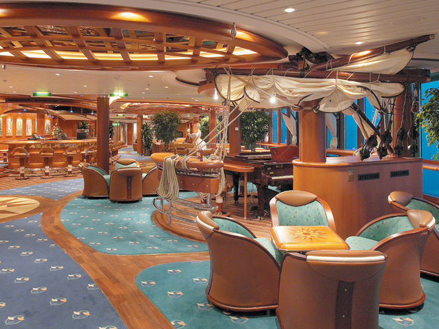 Serenade of the Seas 🎻: A Solo Traveller’s Symphony of Adventure & Relaxation!