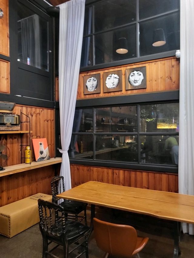오래된 오두막감성이 멋진 낭만 부산카페