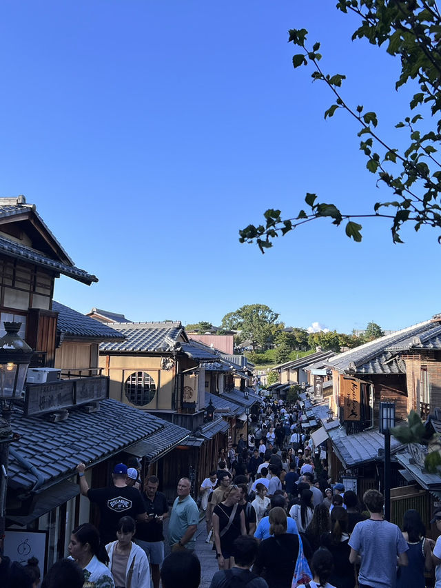 Step Back in Time on Ninenzaka Street – Kyoto’s Timeless Treasure
