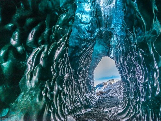The Blue Ice Cave: A fascinating attraction in Iceland!