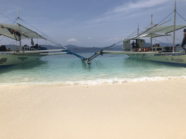 Seven Commandos Beach｜愛妮島的熱帶天堂，白沙、椰林與碧海的完美交織