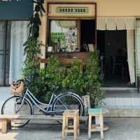 คาเฟ่ Slow Bar ย่านแม่โจ้ "Green tree"