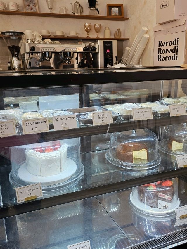 🫓 버터리한 소금빵과 쫀득꾸덕 모찌빵이 맛있는 청주 감성 카페