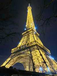 A Night Walk in Paris – Lights, Silence & a Touch of Magic