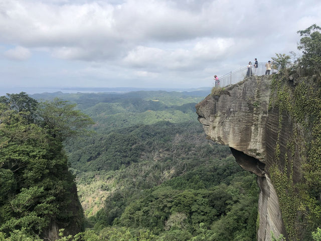 【鋸山｜のこぎりやま｜千葉県富津市】 スリル満点！“地獄のぞき”と絶景が楽しめる、房総半島の人気スポット