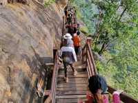 รับอรุณรุ่งที่ผามออีแดง ศรีษะเกษ