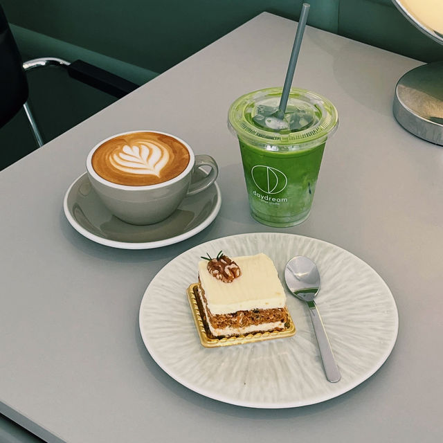 Daydream Coffee Studio คาเฟ่สไตล์มินิมอล