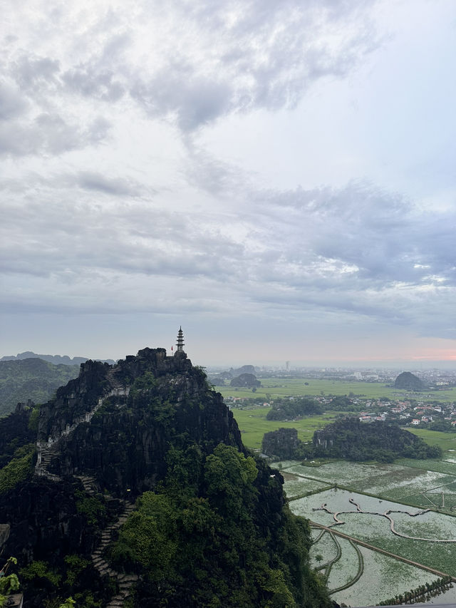 Sun rise at Mua Cave Ninh Binh 