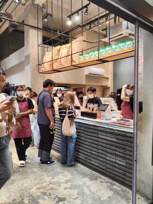 曼谷｜等了一小時還是甘願！Neung Nom Nua創意吐司店排爆了也要吃！