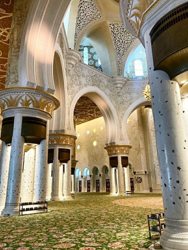 Sheikh Zayed Grand Mosque – A Majestic Symbol of Spiritual Grandeur
