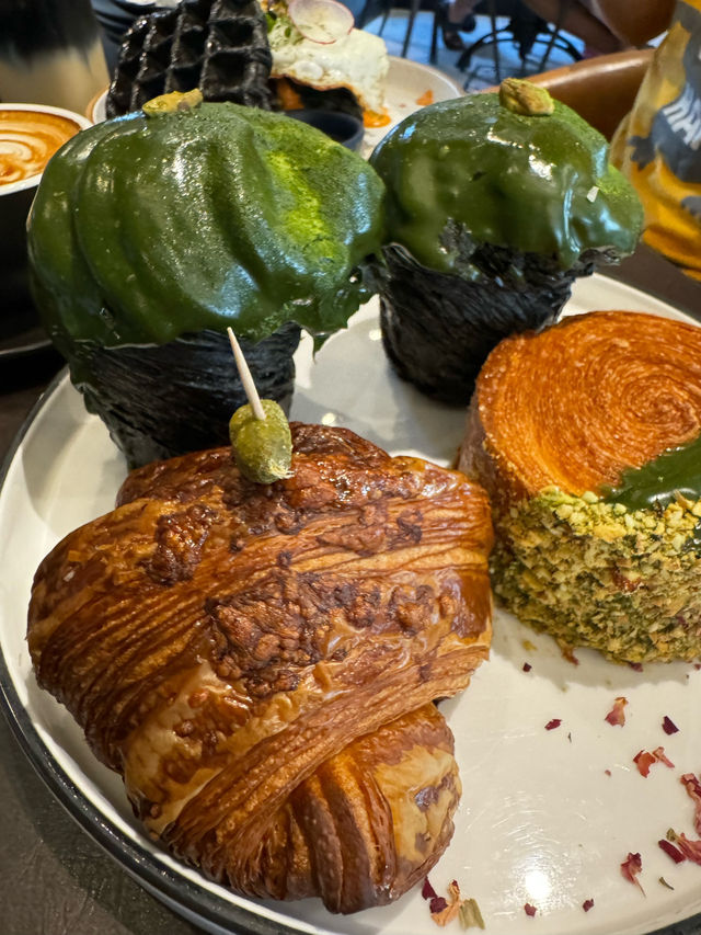 Giant Croissant & Chill Vibes at BlackBixon Café