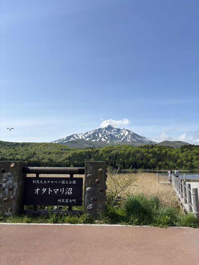 利尻富士を望む島最大の湖沼【オタトマリ沼】