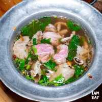 ทีเด็ดก๋วยเตี๋ยวเนื้อโกเบ เนื้อน่องลาย 