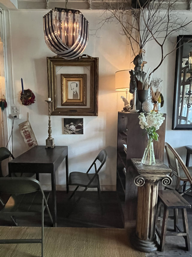 【バンコク】花市場のナンバーワンカフェ「Floral Café at Napasorn」