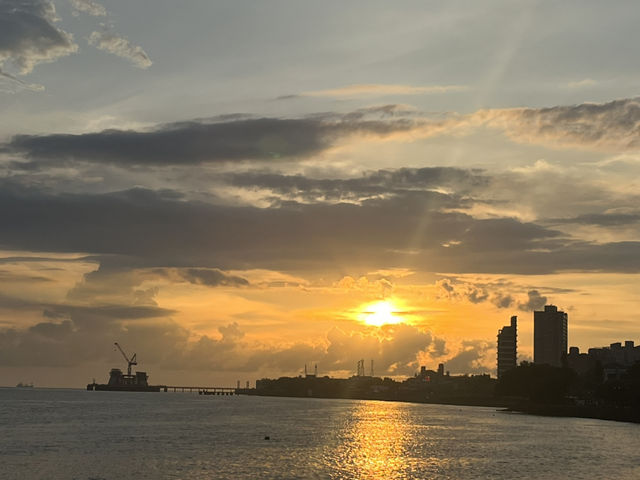 享受淡水河畔的日落🇹🇼