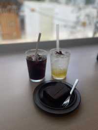 부산 광안리 귀여운 강아지 2마리가 있는”카페 피크닉“