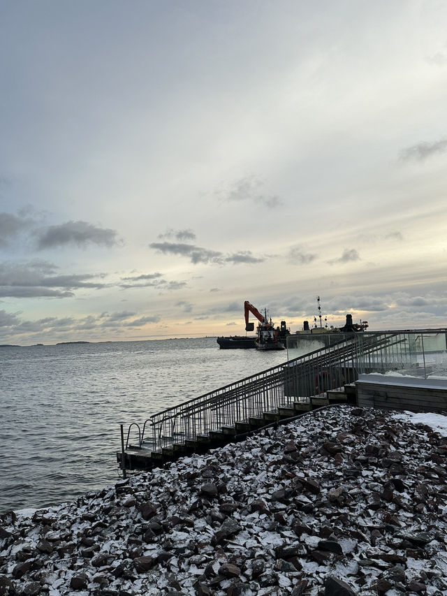 A Perfect Day in Helsinki: Cathedrals, Saunas & Blueberry Pie by the Sea
