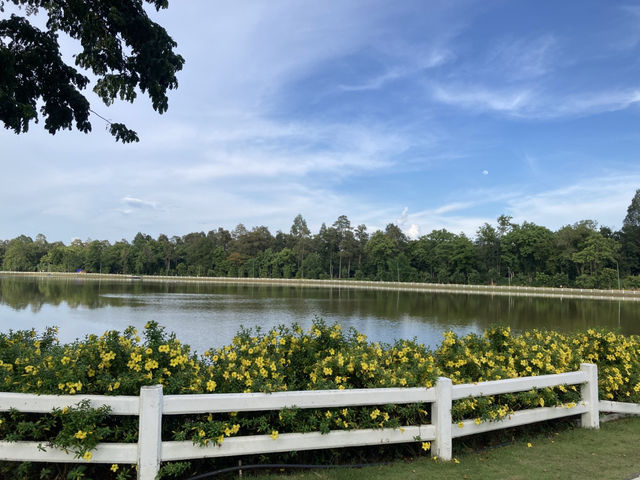 นั่งชมธรรมชาติสีเขียวที่สวนสาธารณะ “หนองเขียว“