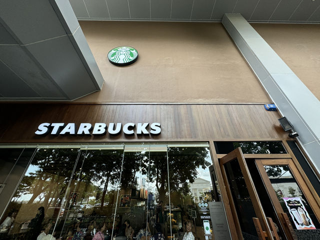 Global Comfort in Phnom Penh: Starbucks @ AEON 2 Mall