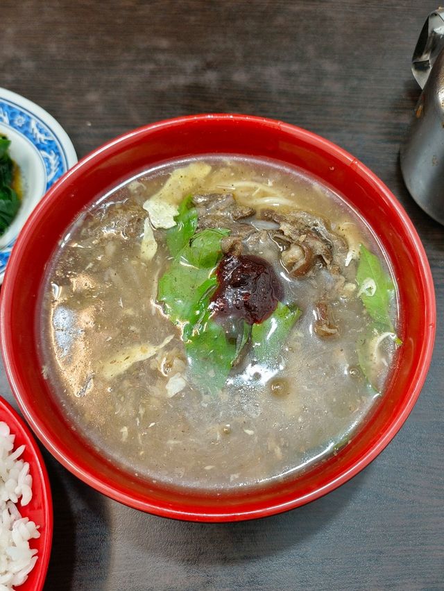 新莊美食，龍安羊肉羹蚵仔煎