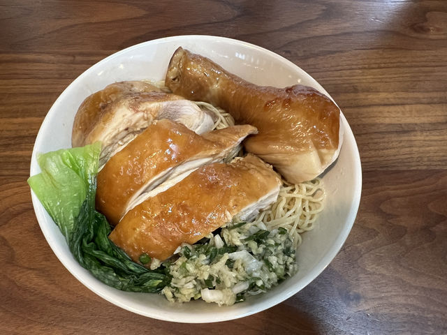 🔥 Chu Roast Bangkok – Local-Style Char Siew & Comforting Wontons