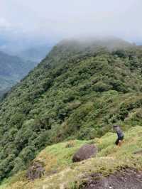 เขาหลวงนคร เนินลมฝน - หนานระฟ้า 1,600 m