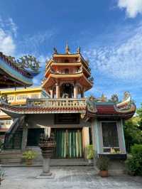 สักการะเทพเจ้าในวัดจีนอุดรธานี