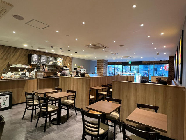 5/5 Breakfast experience at Holly Cafe 