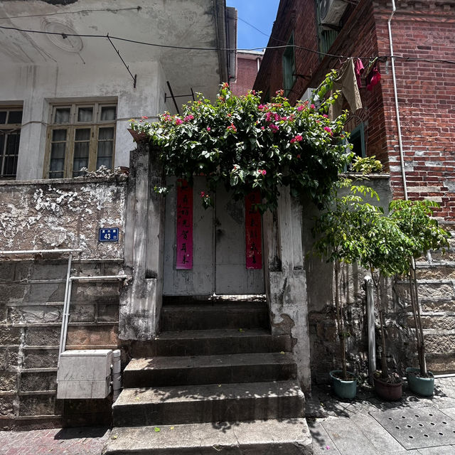 ⛪ Fuxing Church: Where Gothic Grace Meets Xiamen’s Tropical Charm!"