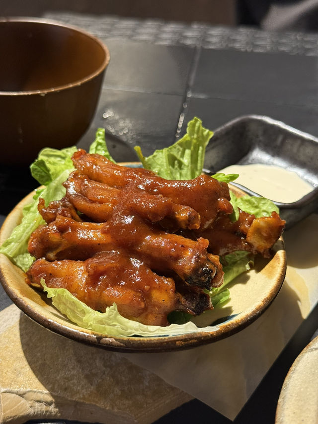 🍹やんばる屋 — 恩納村の本格沖縄大衆酒場。ウッドデッキで乾杯！