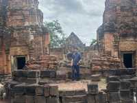 มนต์เสน่ห์ขอมโบราณกลางทุ่งอีสานใต้