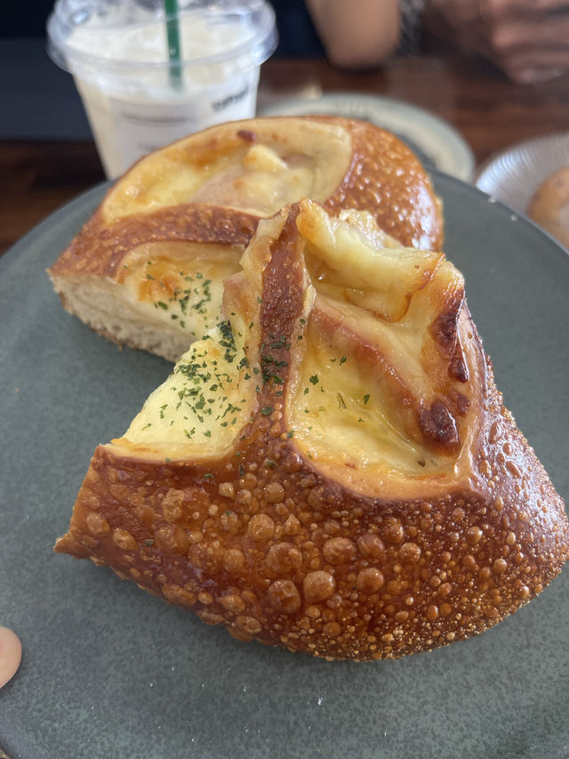 ร้านขนมปังที่แมส “Family crepe&bread 🥯🍞🥐🥨🥖