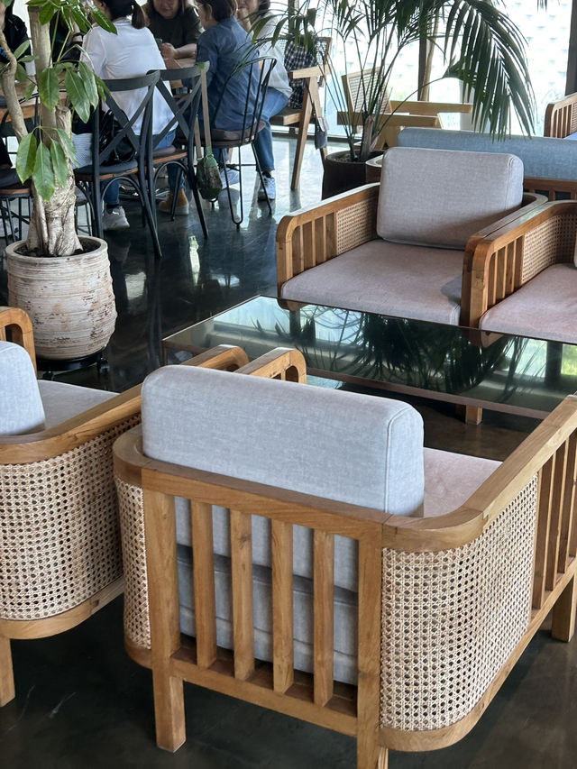 🌅 저수지 위 감성 휴식처, 카페 파티5