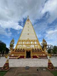 Shiny Gold at Wat Phra That Nong Bua