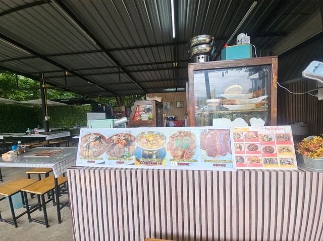 โกเหลียง ก๋วยเตี๋ยวเรือรังสิต ใกล้พระธาตุดอยคำ