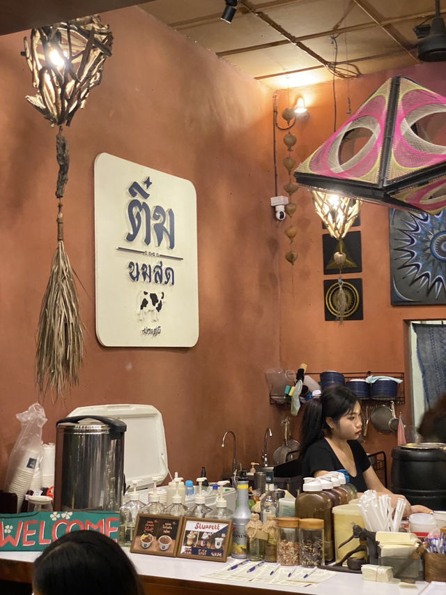 ติ๋มนมสด ประตูผี – ชิลล์กับขนมปังปิ้งเตาถ่าน
