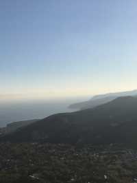 【静岡県　伊東市　富士山を望む大室山リフトとお鉢周り】