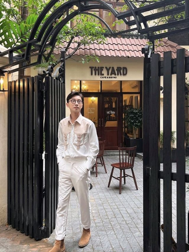 The Yard Café & Bistro offers