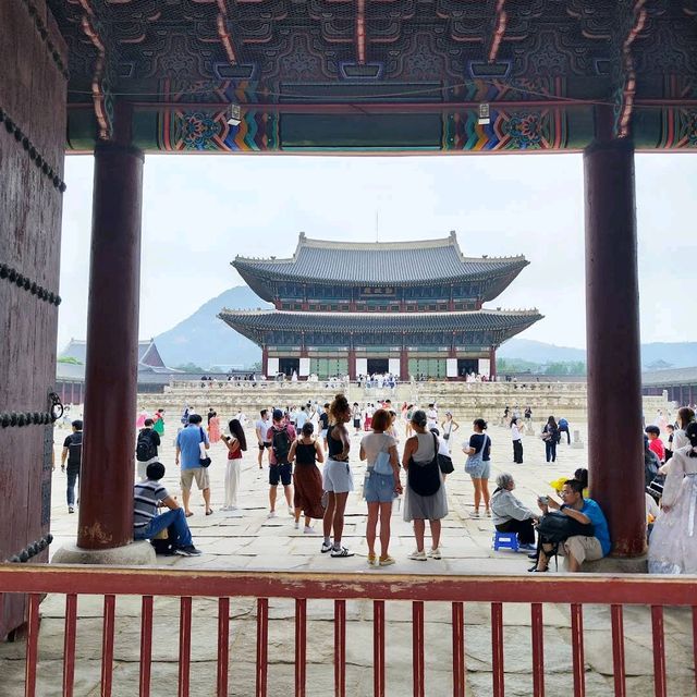 Gwanghwamun Gate & Changing of the Guard Ceremony