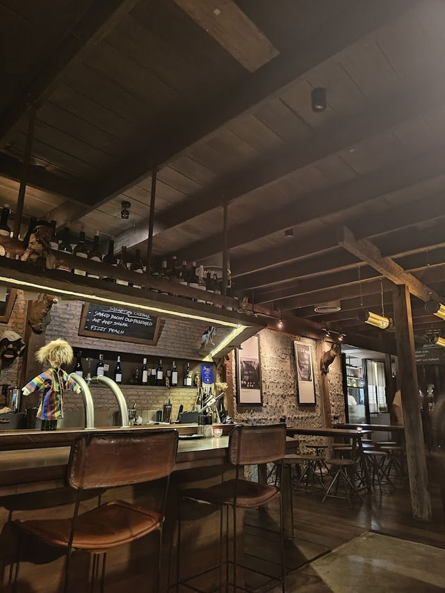 I’m Homeless Bar & Grill, Western Comfort with Rock & Ribs in Hat Yai