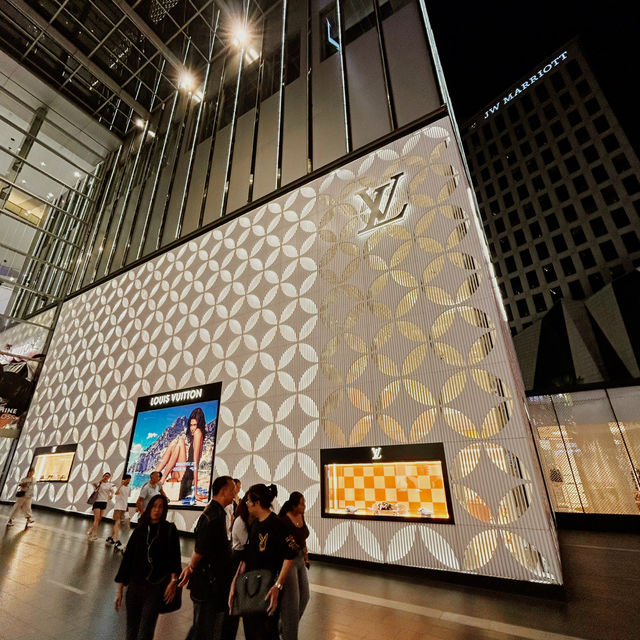 Solo Glam at Pavilion KL: Luxury, Street Food & Secret Spots!** 🛍️🍜 