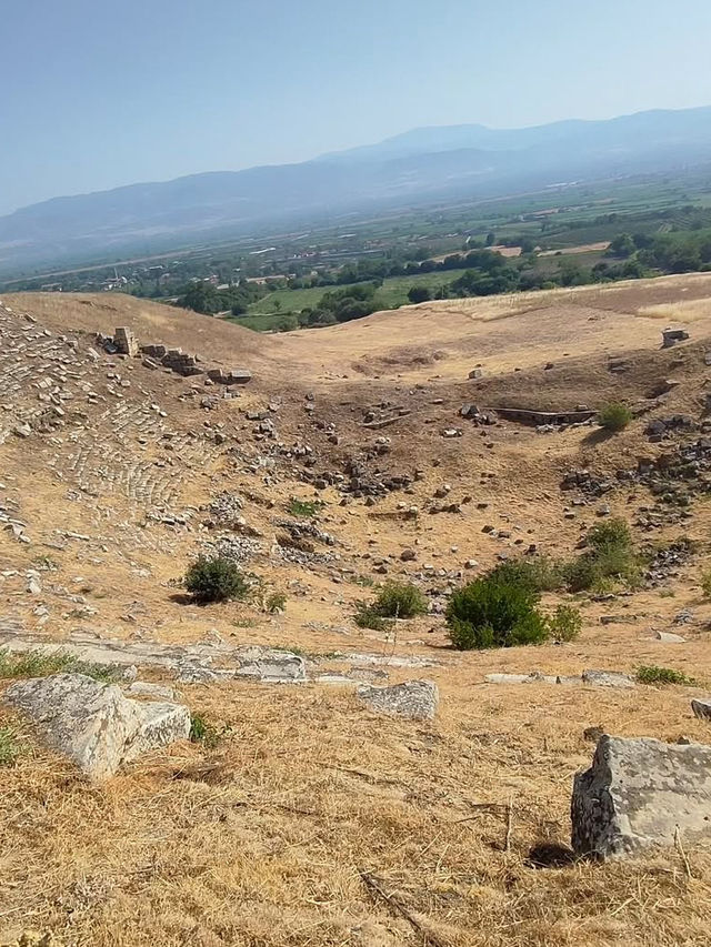天空の図書館と劇場、ペルガモン遺跡で古代ギリシャの知と美に触れる旅。 
