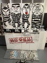 綠島大哥故事館，不只是眼睛的旅行，更是心情的散步。你在陽光與海浪之間，遇見一個又一個島嶼的幽默靈魂。如果說綠島是個神祕又自由的海島，那麼，大哥故事館，就是這座島上最會說故事的靈魂玩家。別忘了帶走一樣文